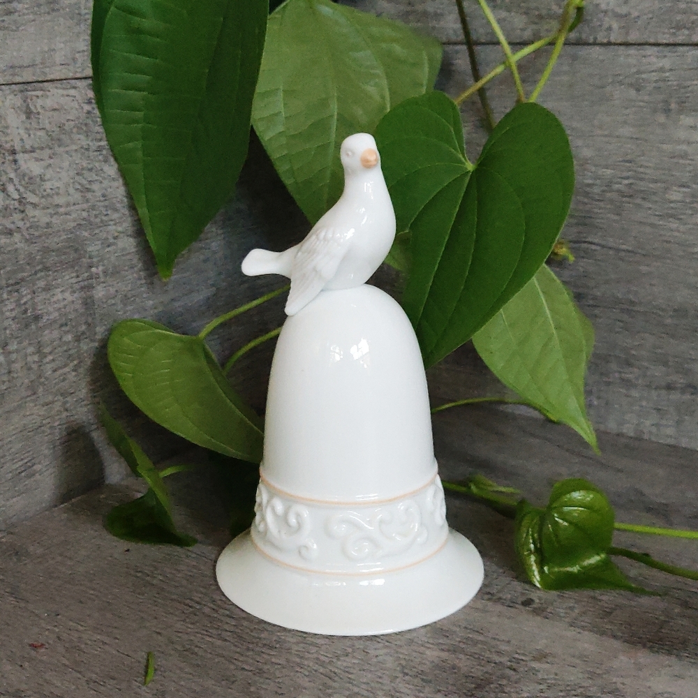 Vintage AVON Porcelain Bell Bird Dove 1981 White